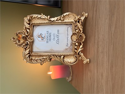 Barok Ayaklı Dekoratif Fotoğraf Çerçevesi – Parlak / Eskitme Altın Yaldız (13x18 cm)   