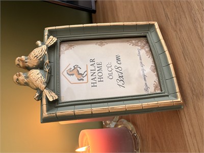 Çifte Kumrular Haki Yeşil Altın Eskitme Vintage Çerçeve – Kuş Figürlü Masaüstü Dekoratif Fotoğraf Çerçevesi (13x18 cm)