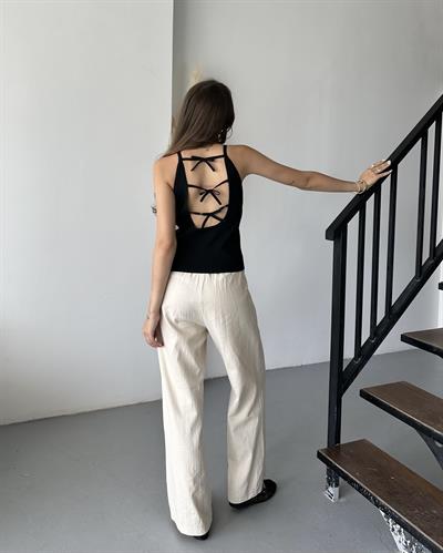 ASKILI ARKASI FİYONK DETAYLI TRİKO BLUZ - SİYAH