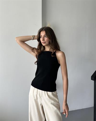 ASKILI ARKASI FİYONK DETAYLI TRİKO BLUZ - SİYAH