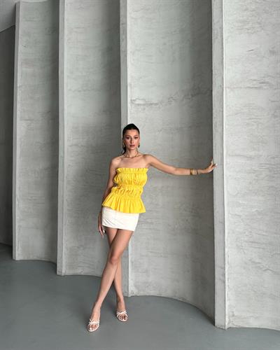 Büzgü detaylı straplez bluz - Sarı