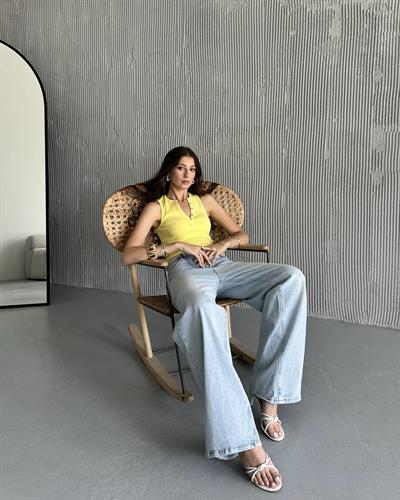 YIKAMA EFEKTLİ CROP TOP - SARI