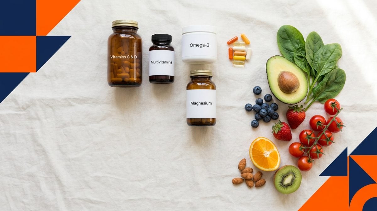 Vitamin ve mineral takviyesi şişeleri ile taze meyve ve sebzeler