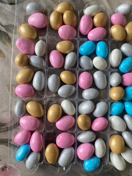 İçi çikolata dolgulu badem şekeri