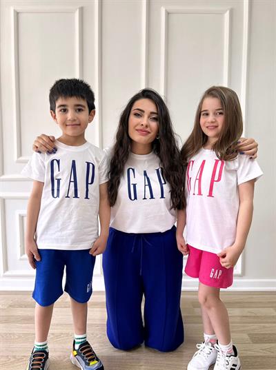 Beyaz Gap Mavi Baskılı Şortlu Takım