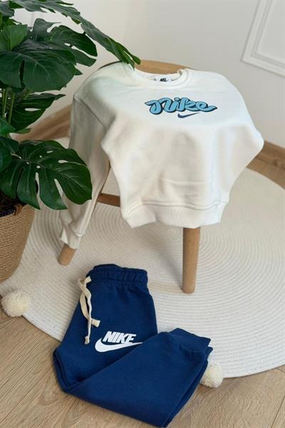 Beyaz Üzeri Spor Logolu Eşofman Takımı