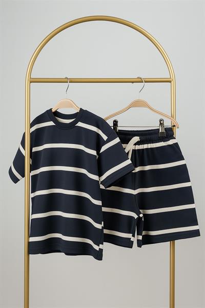 Çizgi Detaylı Şortlu Takım