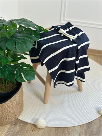 Çizgi Detaylı Şortlu Takım