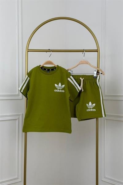 Çizgi Detaylı Spor Logolu Şortlu Takım