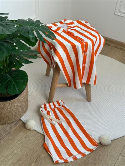 Çizgili Yaka Detaylı Şortlu Takım