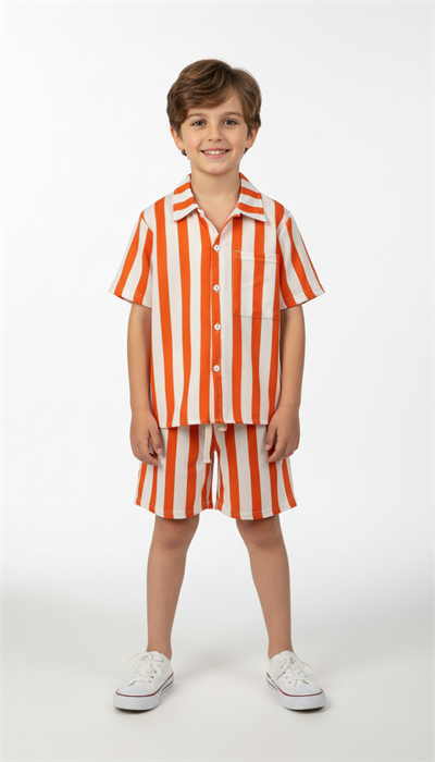 Çizgili Yaka Detaylı Şortlu Takım