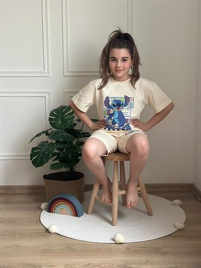 Krem Rengi Üzeri Renkli Stitch Şortlu Takım