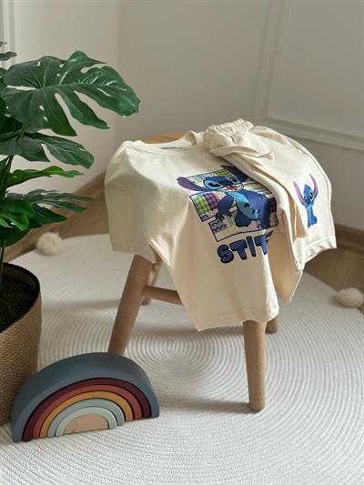 Krem Rengi Üzeri Renkli Stitch Şortlu Takım