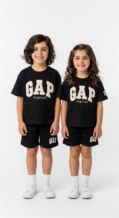 Punch İşlemeli Gap Şortlu Takım