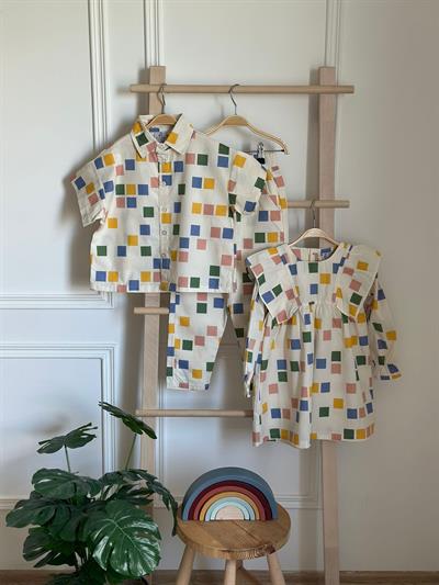 Renkli Kareli Düğme Detaylı Takım