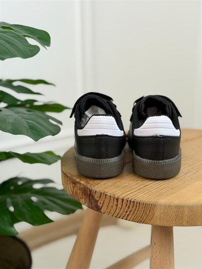 Spor Logolu Ayakkabı