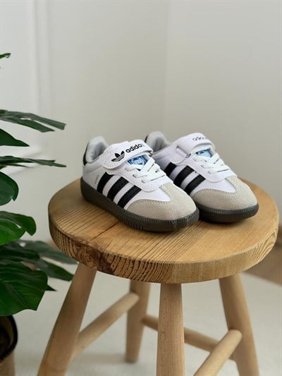 Spor Logolu Ayakkabı