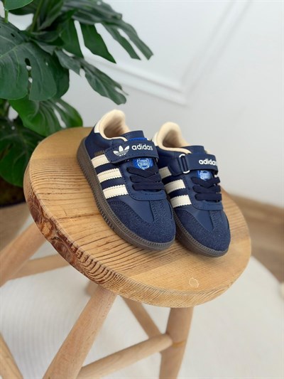 Spor Logolu Ayakkabı