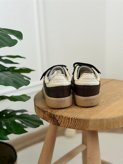 Spor Logolu Ayakkabı