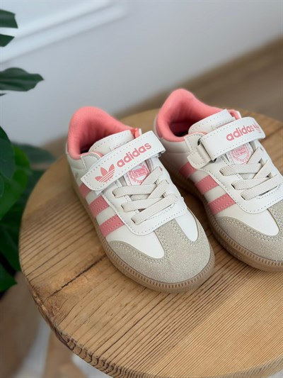 Spor Logolu Ayakkabı