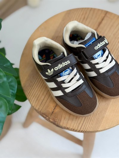 Spor Logolu Ayakkabı