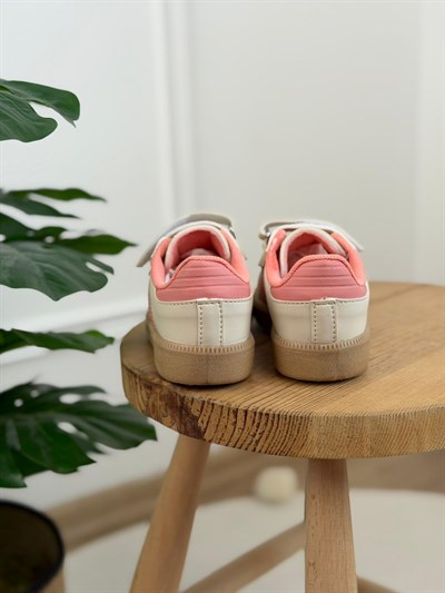 Spor Logolu Ayakkabı