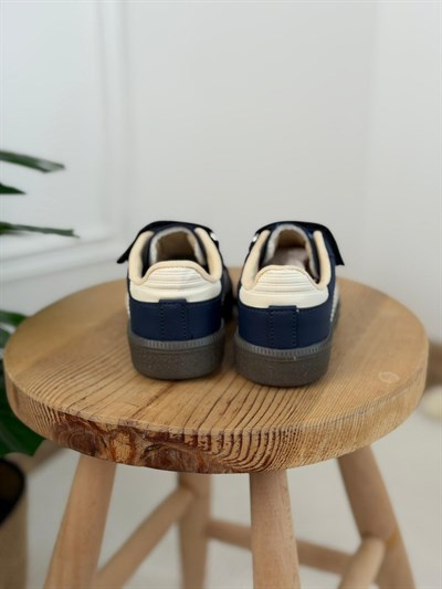 Spor Logolu Ayakkabı