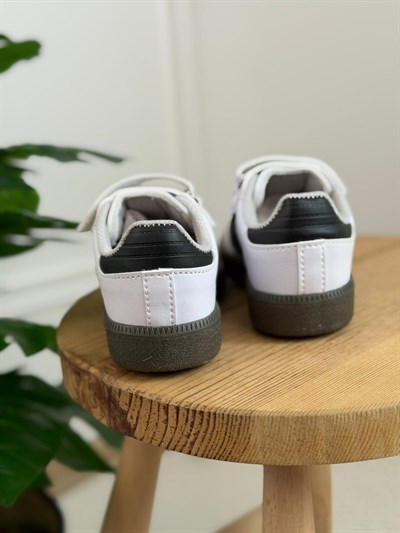 Spor Logolu Ayakkabı