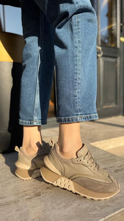 Dış Topuk Detaylı %100 Hakiki Deri Kadın Spor Ayakkabı Vizon