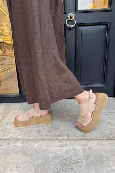 Dolgu Topuklu %100 Deri Kadın Sandalet Camel