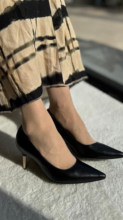 Gold Topuk Detaylı Özel Seri Hakiki Deri Stiletto Siyah