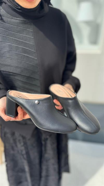 Ön Kısmı Dikiş Detaylı %100 Hakiki Deri Topuklu Terlik(6cm) Siyah