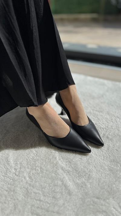 Topuk Detaylı %100 Hakiki Deri Stiletto Siyah