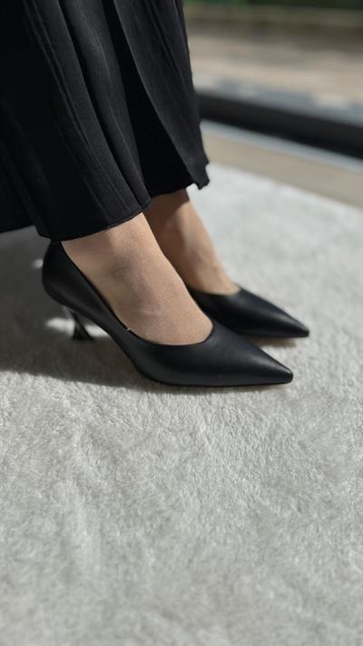 Topuk Detaylı %100 Hakiki Deri Stiletto Siyah
