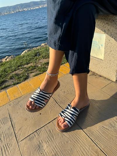 Zebra Desenli Düz Hakiki Terlik Lacivert