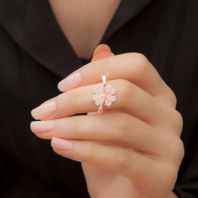 Gümüş Açılır Kapanır Yonca İsimli Kolye