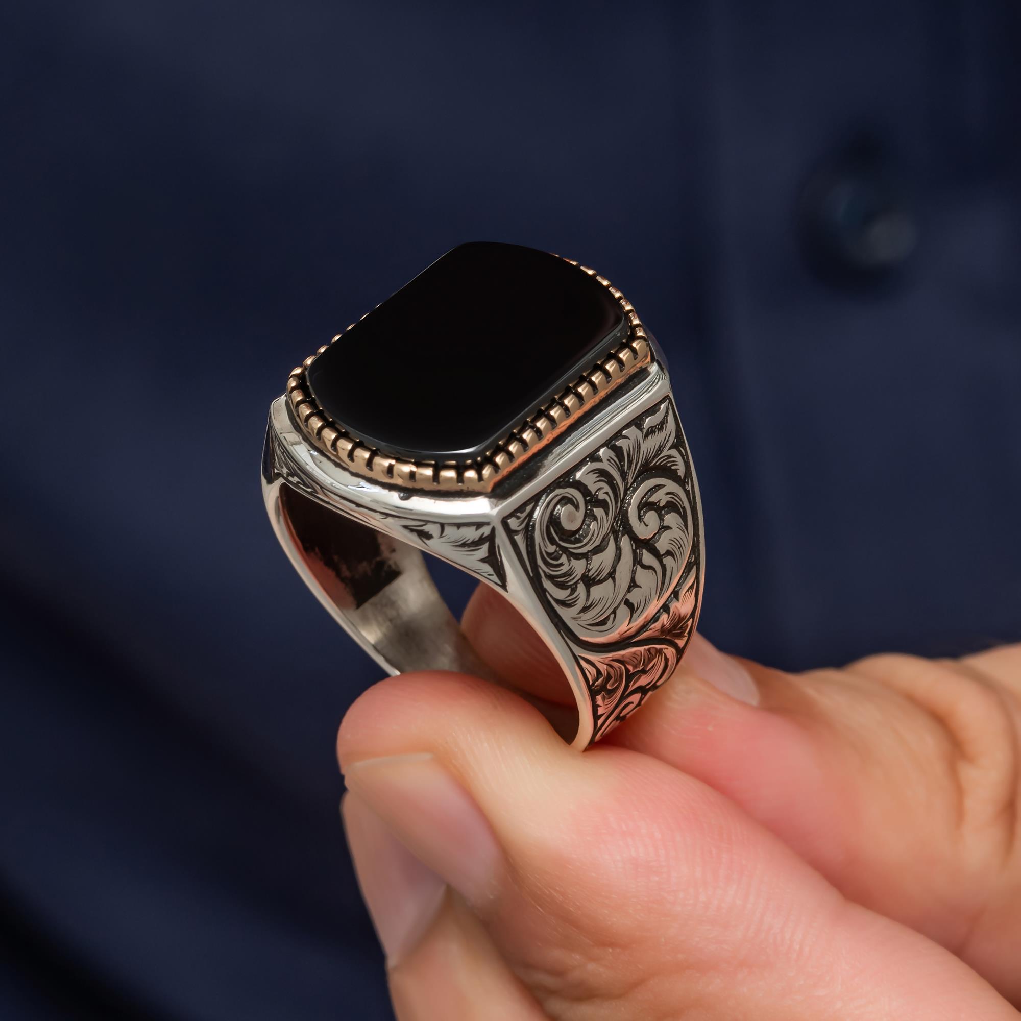 Siyah Oniks Taşlı Oyma Motif 925 Gümüş Erkek Yüzük