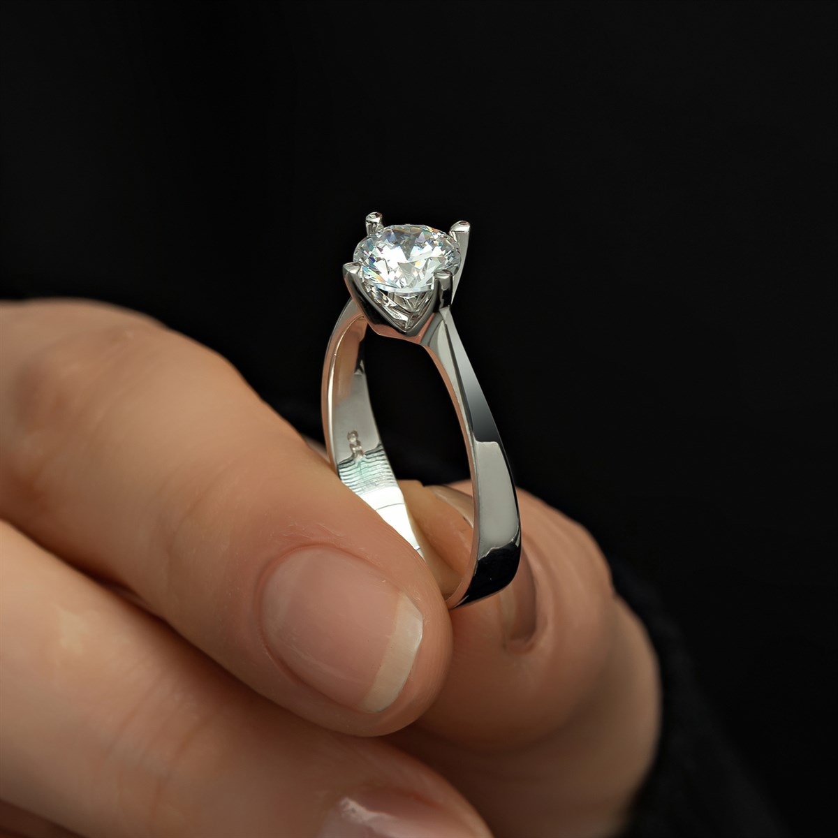 Yeni Tasarım Swarovski Taşlı Gümüş Tektaş Yüzük