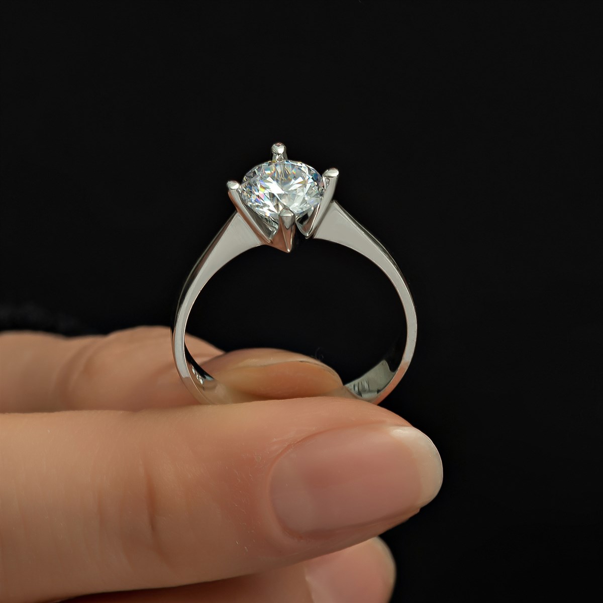 Yeni Tasarım Swarovski Taşlı Gümüş Tektaş Yüzük