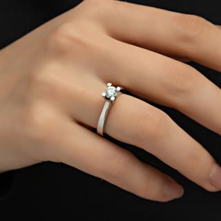4 Tırnaklı Swarovski Taşlı 925 Gümüş Tektaş Yüzük