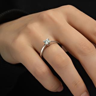 4 Tırnaklı Swarovski Taşlı 925 Gümüş Tektaş Yüzük