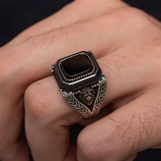 Aslan Başı Motifli Kare Oniks Taşlı 925 Gümüş Erkek Yüzük