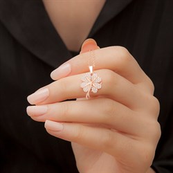 Gümüş Açılır Kapanır Yonca İsimli Kolye