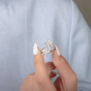 Gümüş Zirkon Taşlı Çiçek Motifli Bayan Yüzük