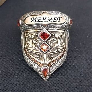 Kırmızı Taşlı İsimli Motifli 925 Gümüş Zihgir Okçu Yüzük
