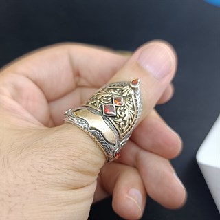 Kırmızı Taşlı İsimli Motifli 925 Gümüş Zihgir Okçu Yüzük