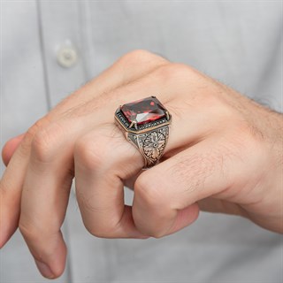 Kırmızı Taşlı Oyma Motifli 925 Gümüş Erkek Yüzük