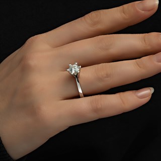6 Tırnaklı Swarovski Taşlı Gümüş  Yüzük
