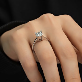 4 Tırnak Swarovski Taşlı Gümüş  Yüzük