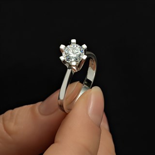 6 Tırnaklı Swarovski Taşlı Gümüş  Yüzük